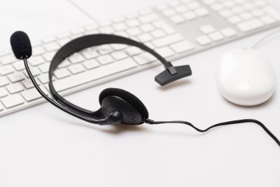 Photo - Casque d'écoute et clavier