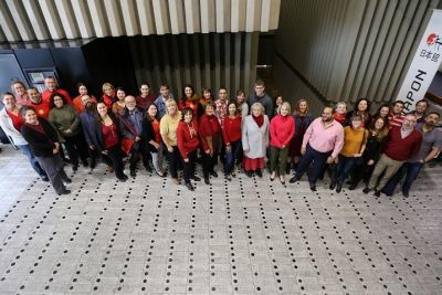 Photo de groupe du personnel de la Bibliothèque